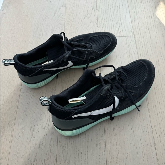 Nike Solarsoft Running Sneakers - Picture 4 of 7